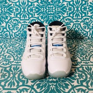 AIR JORDAN 11 RETRO "LEGEND BLUE" Size 8.5